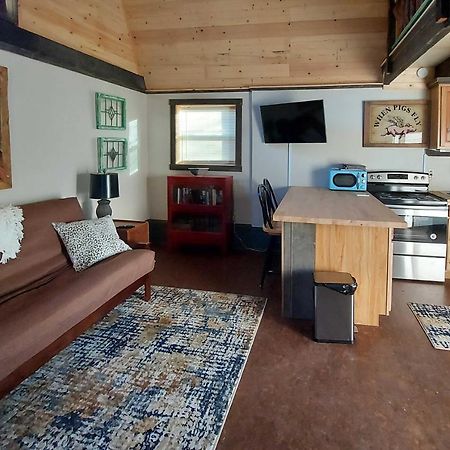 Rustic Hendersonville Farm Studio With Private Deck Exterior photo
