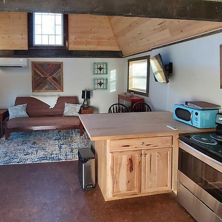 Rustic Hendersonville Farm Studio With Private Deck Exterior photo