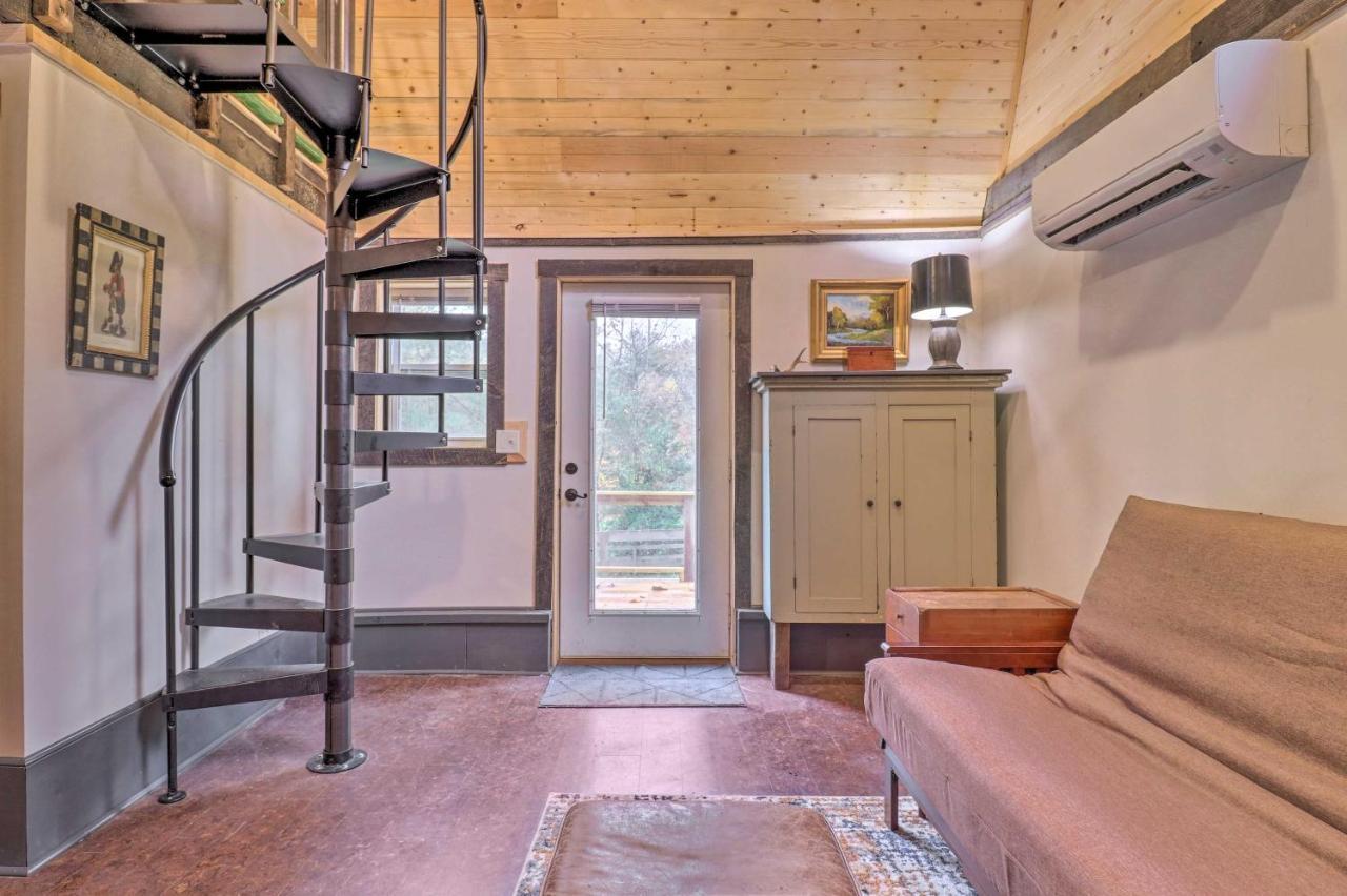 Rustic Hendersonville Farm Studio With Private Deck Exterior photo