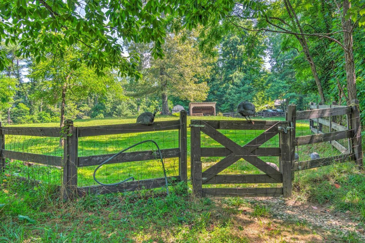 Rustic Hendersonville Farm Studio With Private Deck Exterior photo