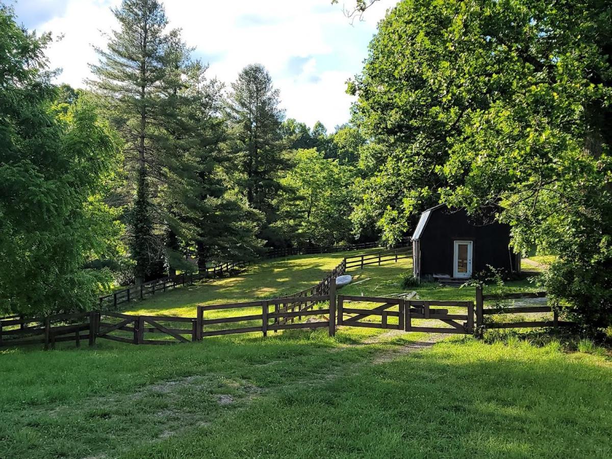 Rustic Hendersonville Farm Studio With Private Deck Exterior photo
