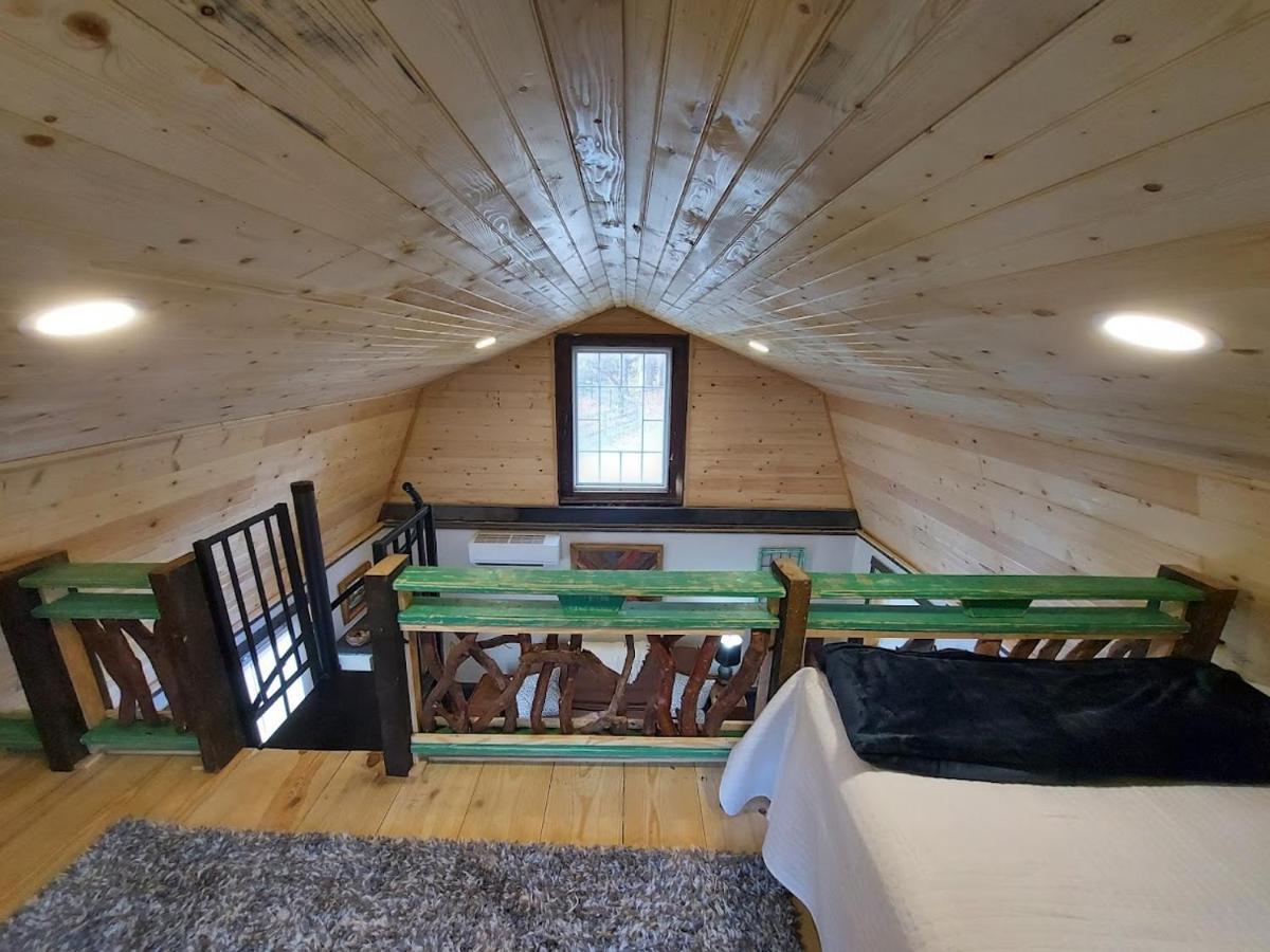 Rustic Hendersonville Farm Studio With Private Deck Exterior photo